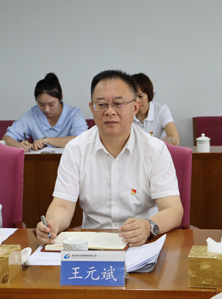 集團(tuán)公司黨委書記、董事長、總經(jīng)理王元斌同志參加所在黨小組專題組織生活會.JPG