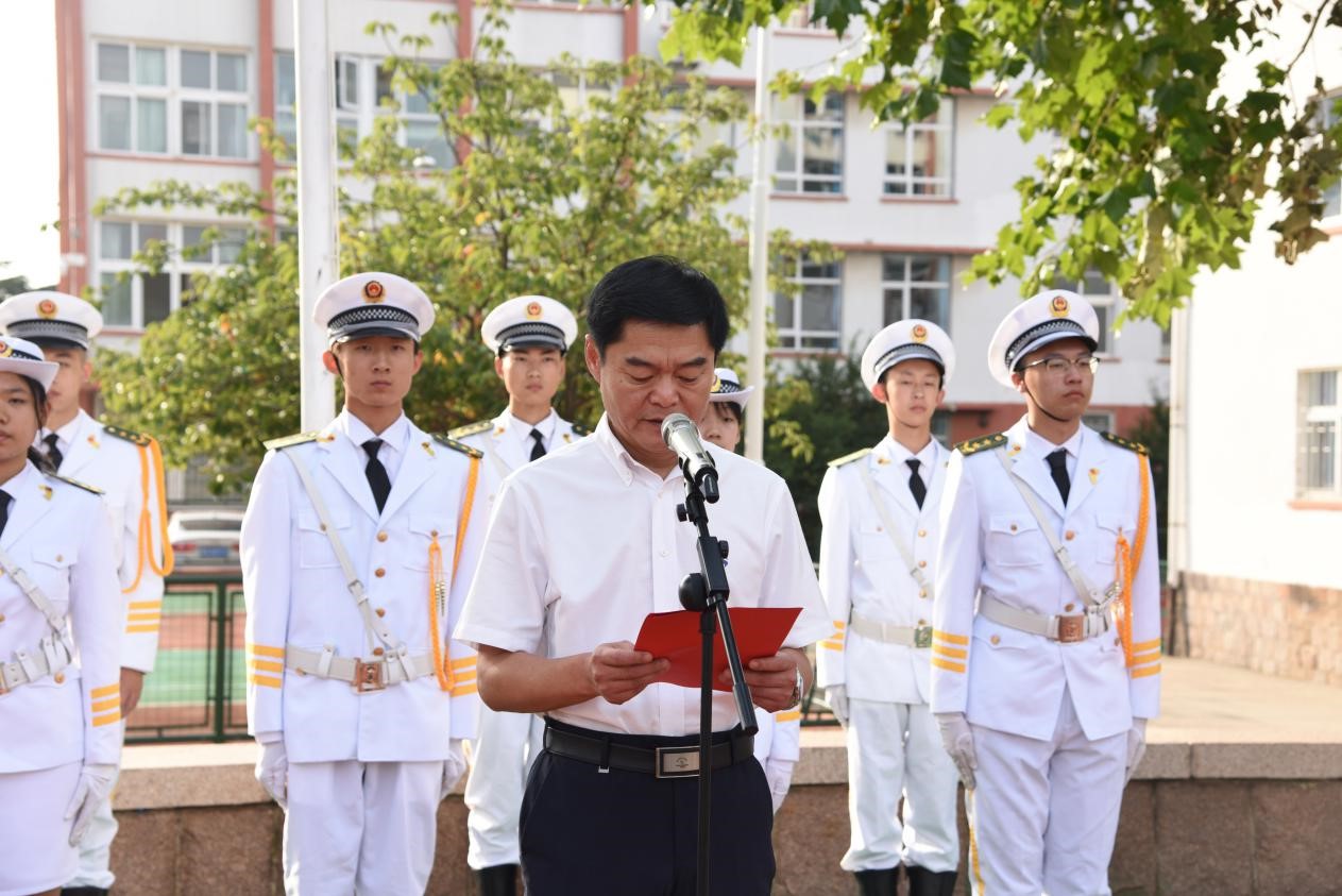 青島房產(chǎn)學(xué)校舉行“立德樹人、為人師表、清廉從教”師德倡議暨教師節(jié)宣誓活動